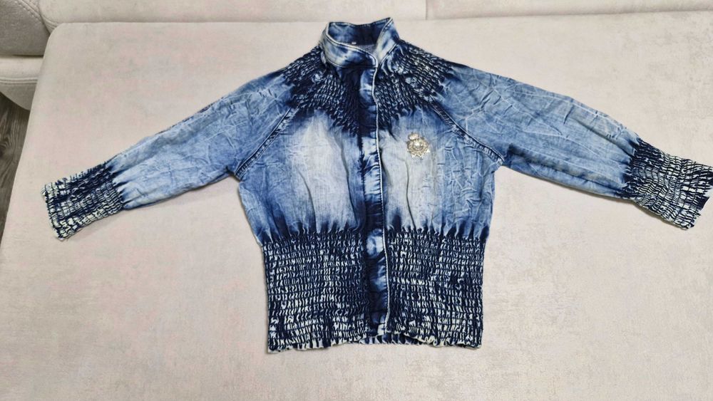 Продам коротеньку куртку,піджак мягкиджинс