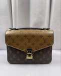 Bolsa Pochette Monogram Métis Reverse da Louis Vuitton