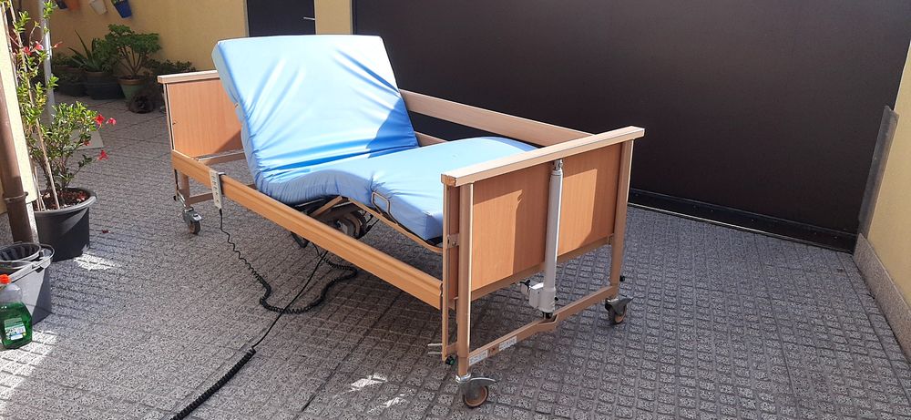 Cama articulada elétrica e elevatória hospitalar BURMMIER