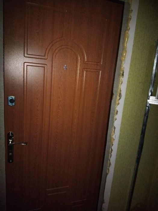 Продається кімната в гуртожитку.