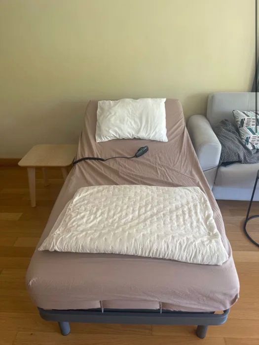 Cama articulada elétrica para doente