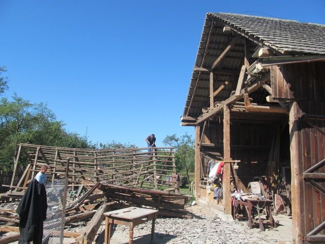 Stare deski rozbiorka skup starego drewna rozbiorki stodoła wymiana