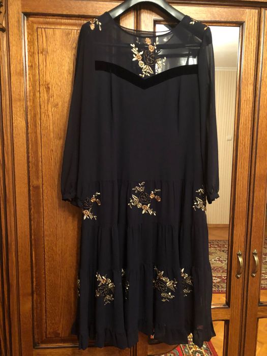 Святкова сукня гаптована вишивкою