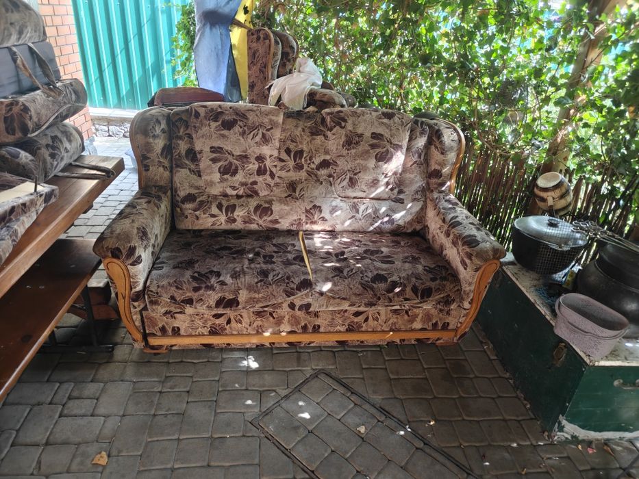 Диван з кріслами