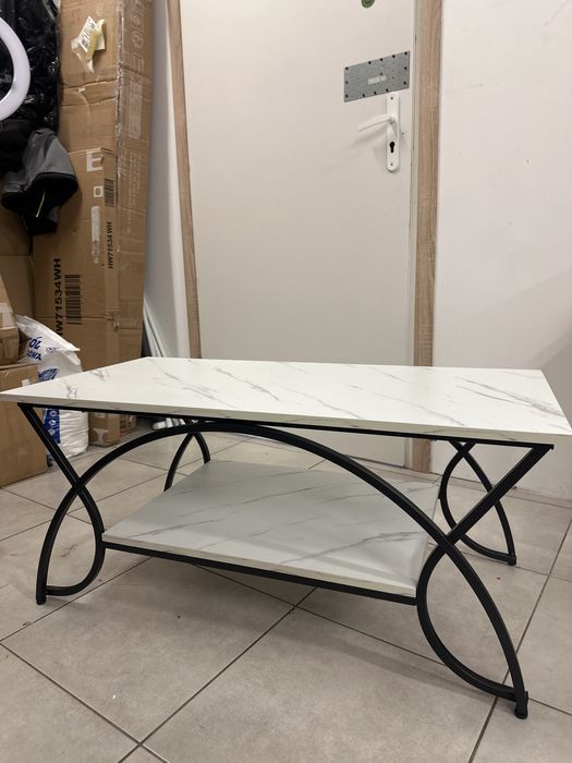 Stolik kawowy z imitacji marmuru