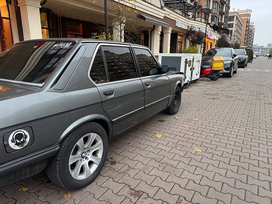 Бандітка БМВ Е28