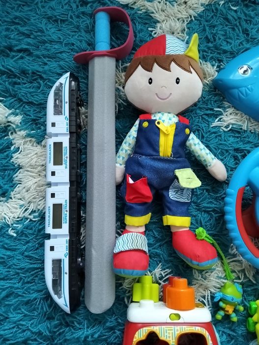 Zabawki dla dziecka, auta, piłki, sorter