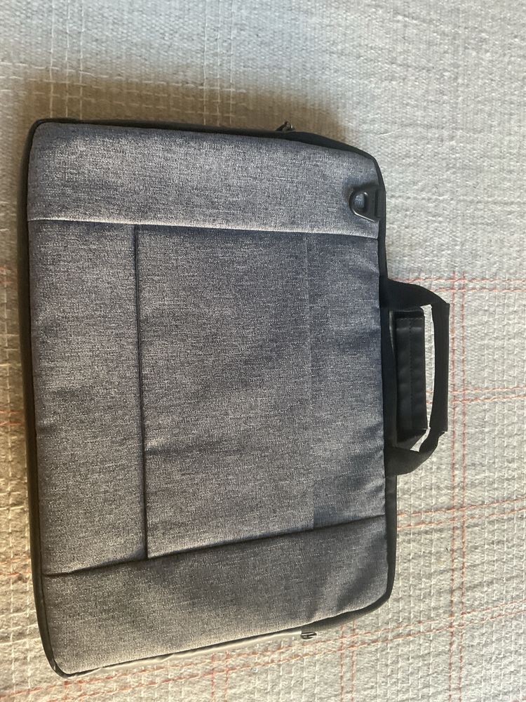 Pequena mala computador