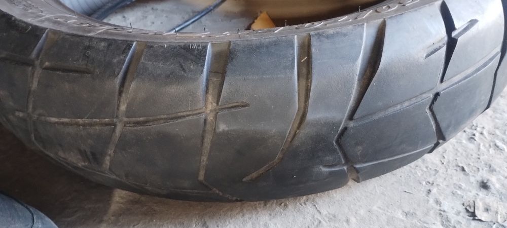 Шини мото Bridgstone