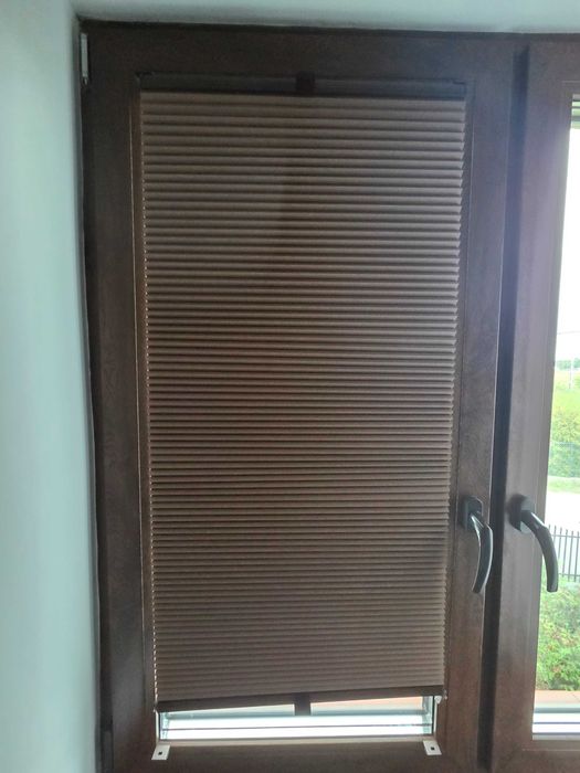 Sprzedam 4 szt. -Plisa okienna termoizolacyjna,  orzech.