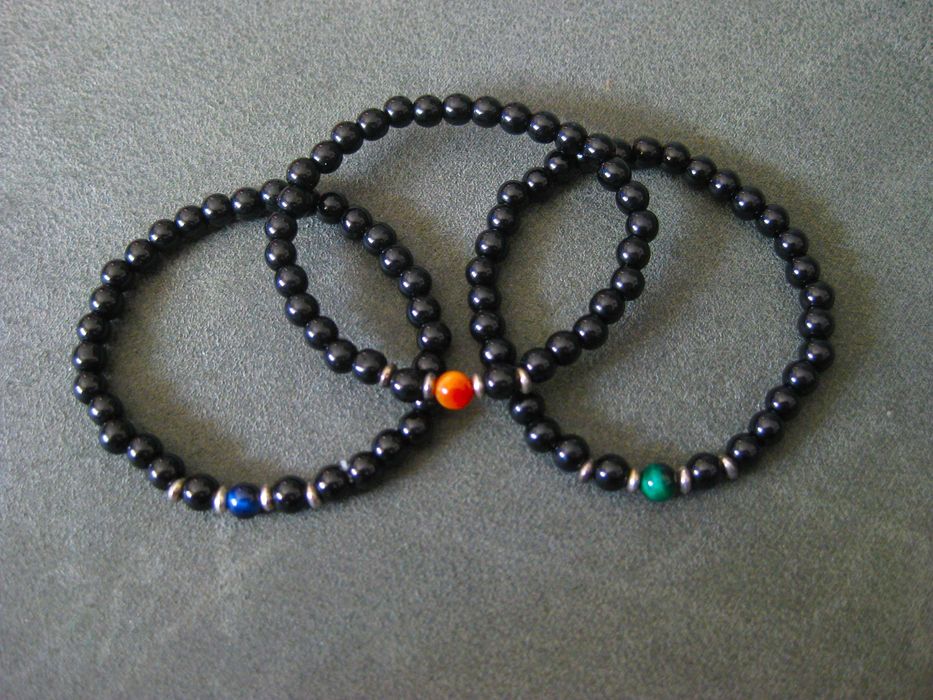 Pulseira Homen Contas Pretas c/ uma conta Colorida NOVO - 3 diferentes