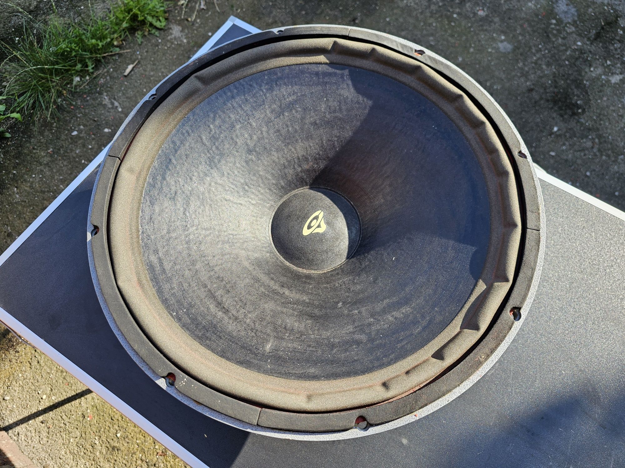 Głośnik Cerwin-Vega XL-18S wielki bas