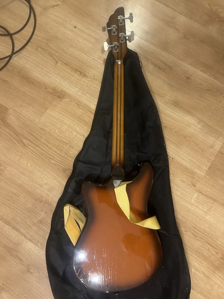 Gitara bas Defil Baston