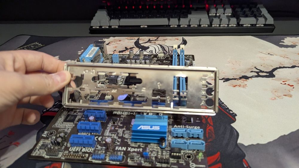 Продам материнскую плату asus p8h61-mlx r2.0 и оператив возможен торг