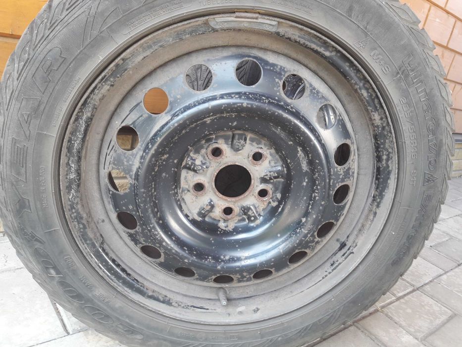 Продам шины с дисками R16