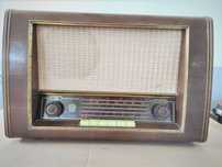 Radio antigo SABA a funcionar