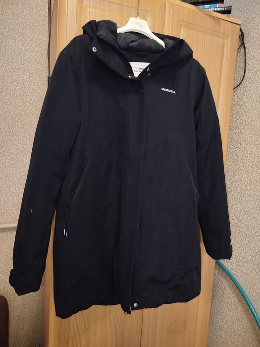 Продам зимнюю куртку МЕRRELL
