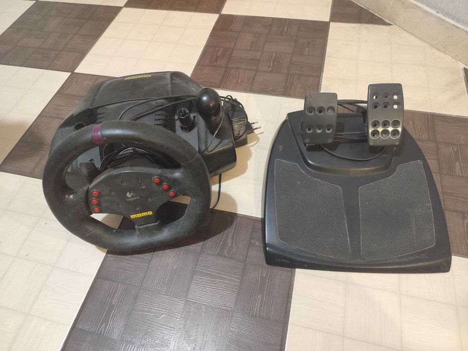 Logitech MOMO Racing