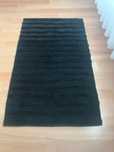 Tapete de riscas preto