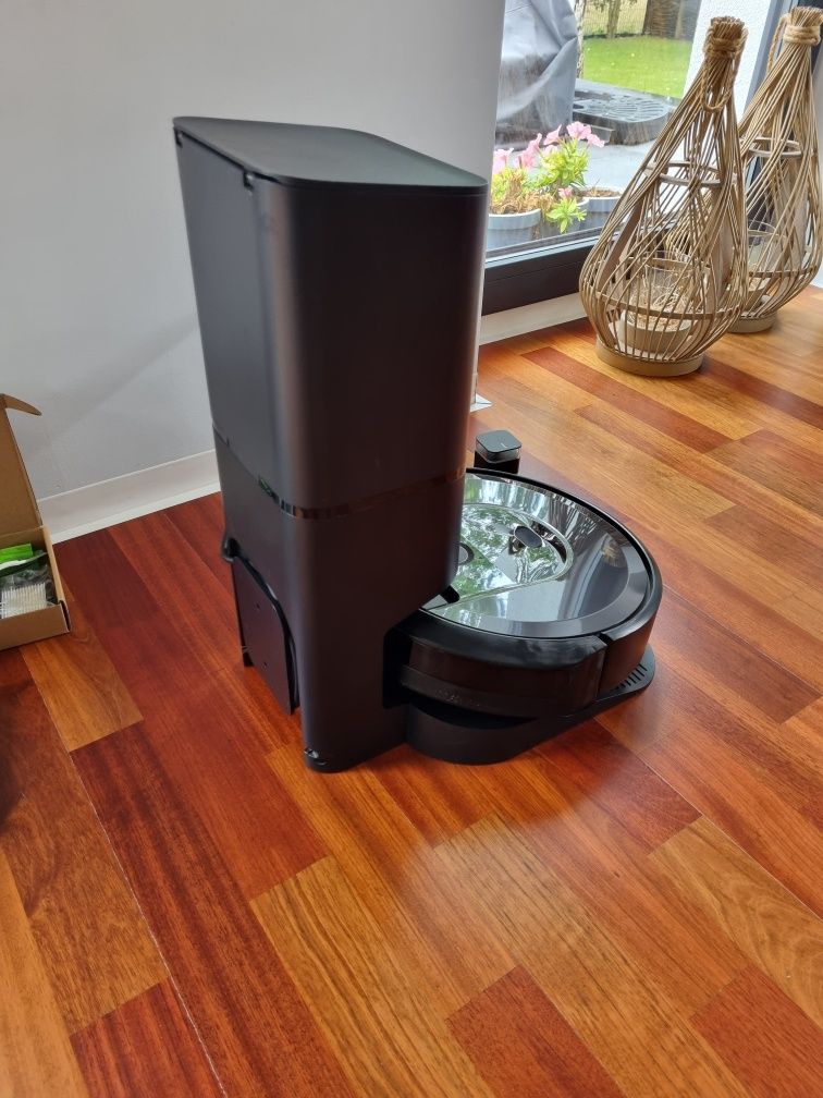 IRobot Roomba I7+ z stacją Clean Base +akcesoria