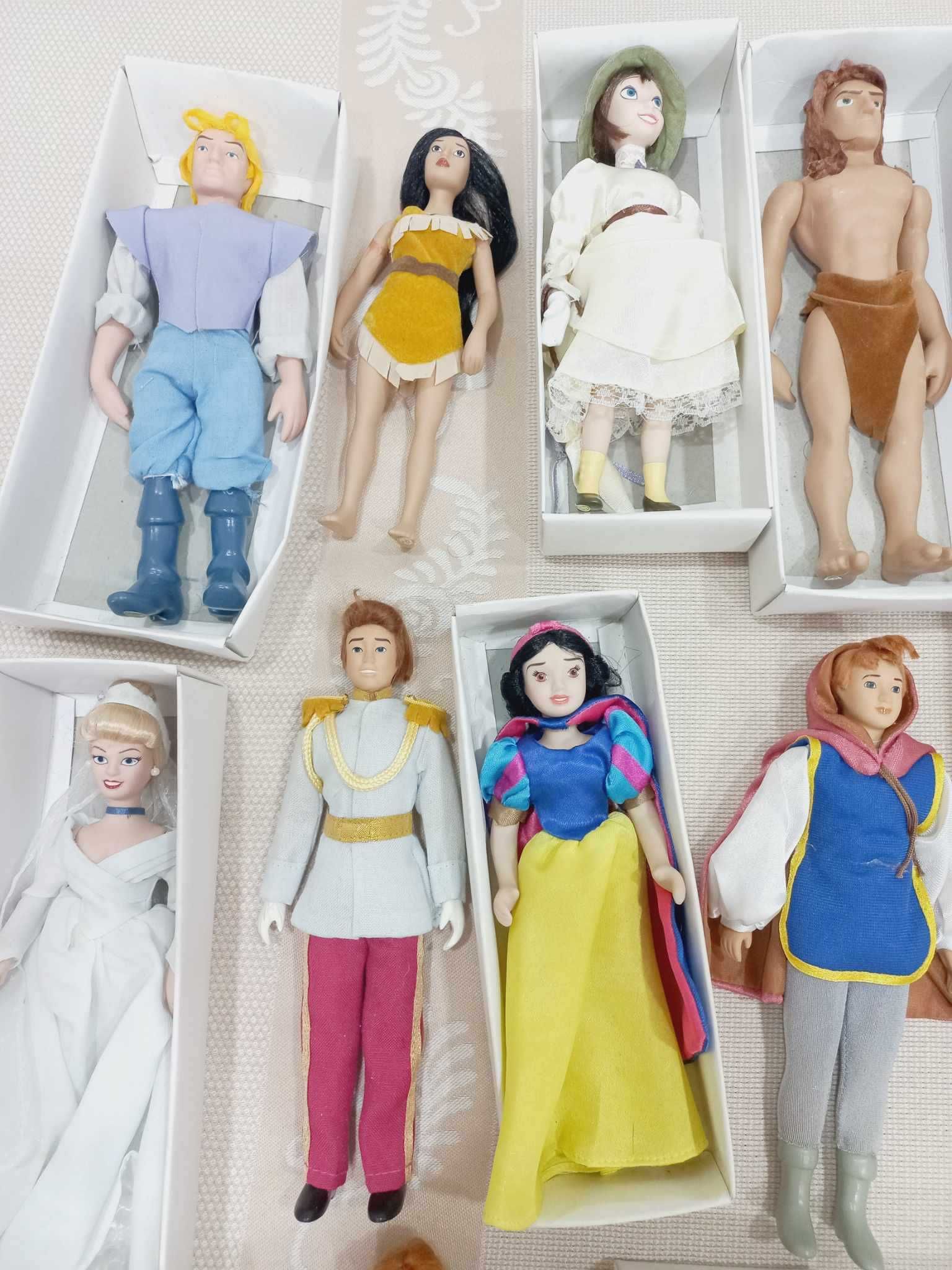 Bonecas porcelana Disney - coleção - novas