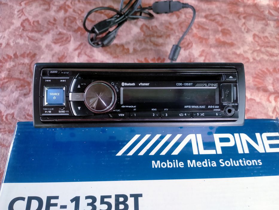 Alpine CDE-135BT магнитола с блютузом