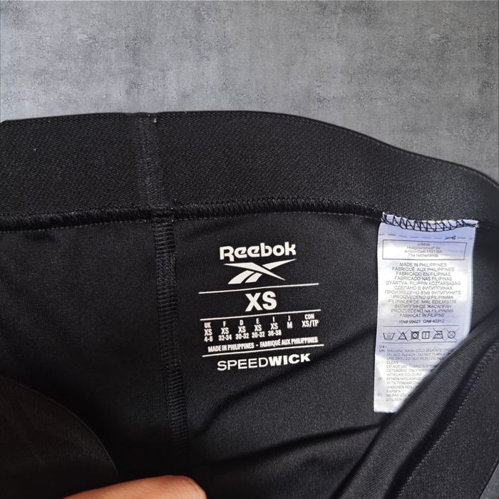 Czarne legginsy damskie Reebok kolarki sportowe rybaczki