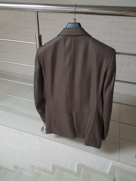 Garnitur męski w kolorze brązowym