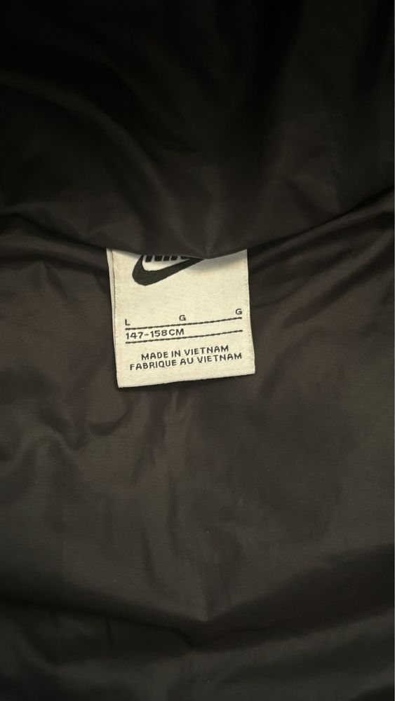 Пуховик , зимнее пальто Nike