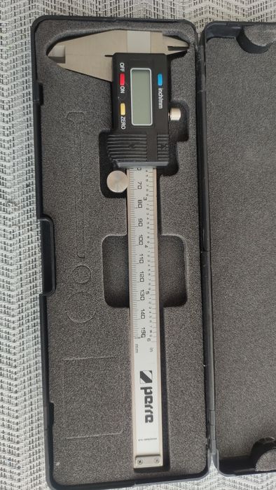 Suwmiarka Elektroniczna w etui