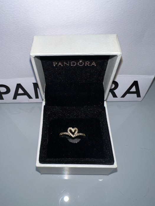 Pandora lśniący pierścionek serce