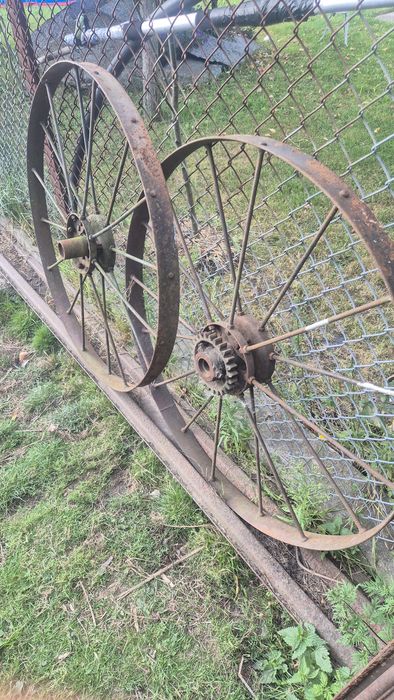 Koła od siewnika konnego