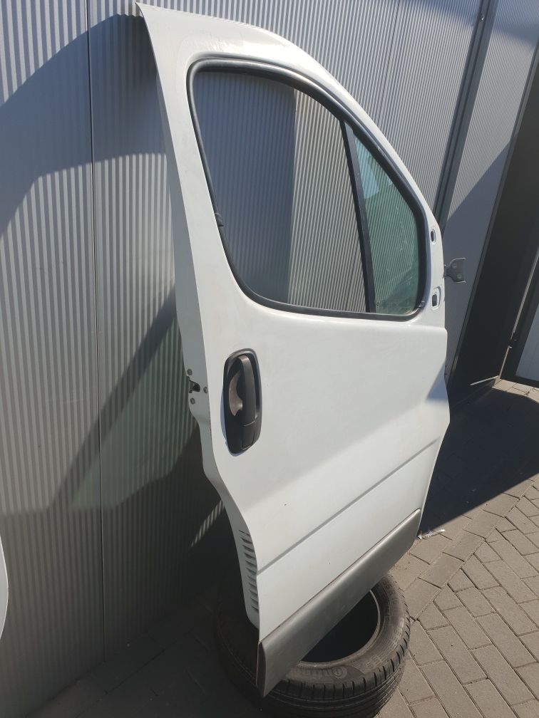 Opel Vivaro Drzwi prawe lewe