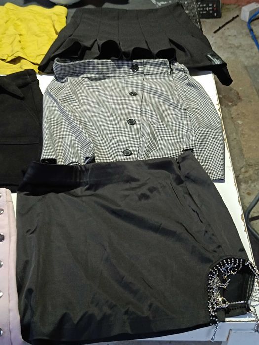 Várias peças de roupa para mulher, praticamente nova (ver descrição)