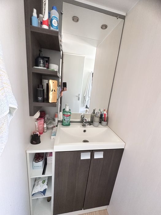 Casa movel em bom estado tudo impecavel pronto a usar..