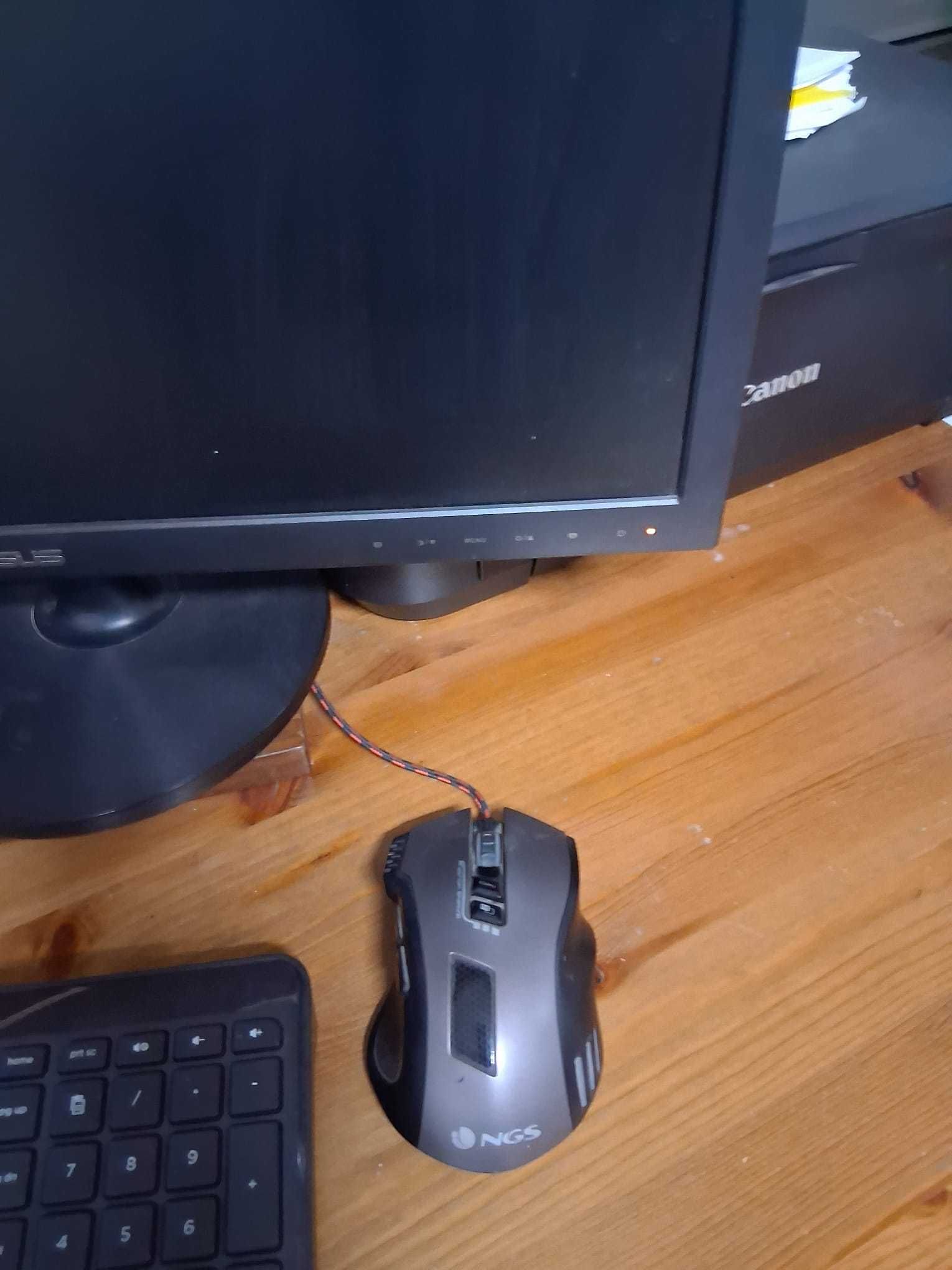 Computador HP OMEN 880 + ecrã Asus  22" + teclado hp + rato