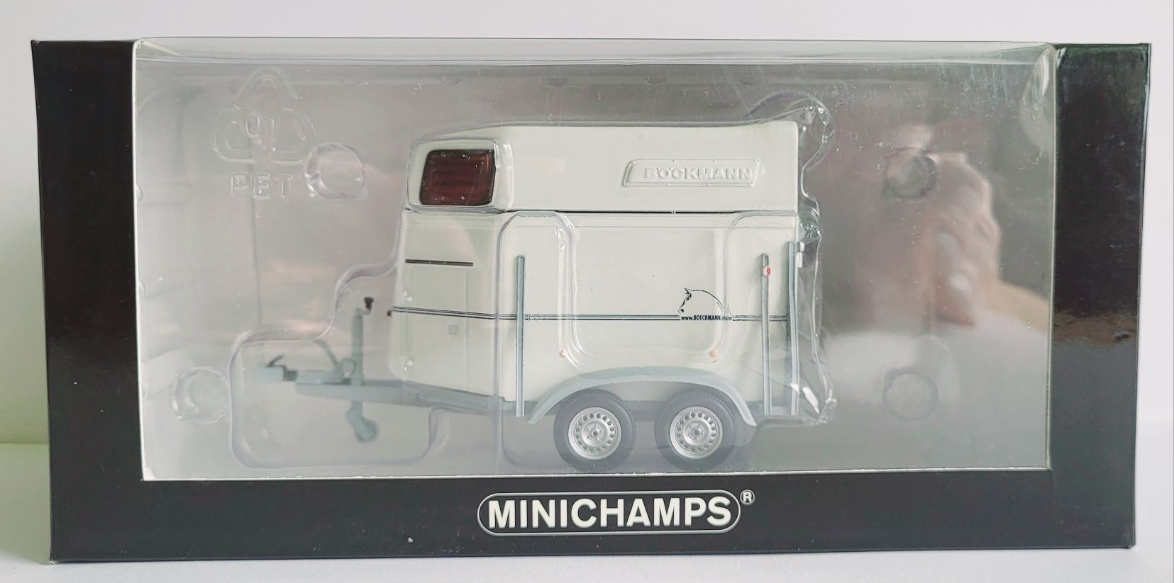 Przyczepa do przewozu koni Minichamps 1:43