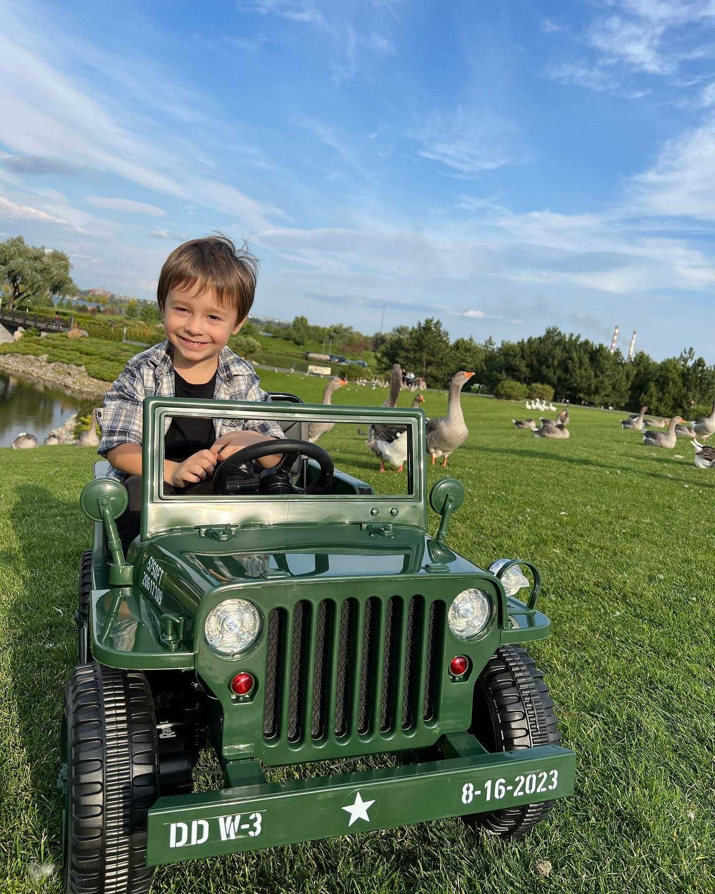 Wojskowy JEEP WILLYS autko na akumulator 4x4 12V PILOT MP3 PASY