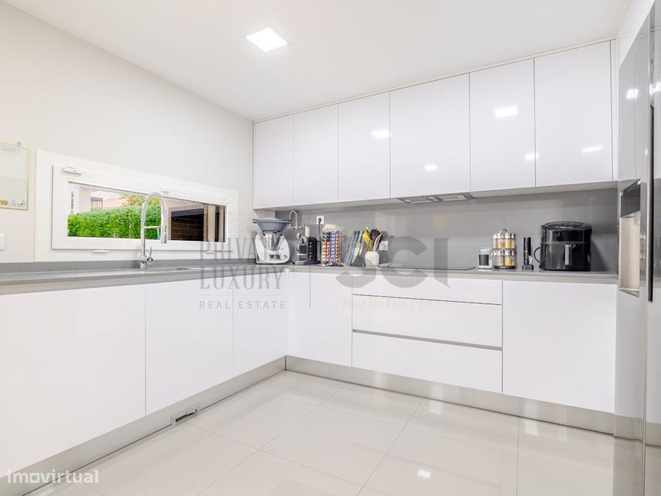 Moradia T3 Semi-Nova em Vale Milhaços Corroios Áreas Amplas