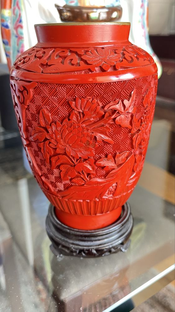 Pote chines em Cinnabar lacada
