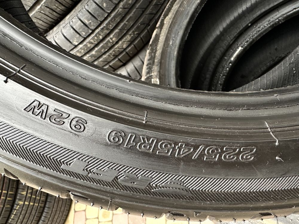 225/45/19 92W Bridgestone Potenza S001 RFT