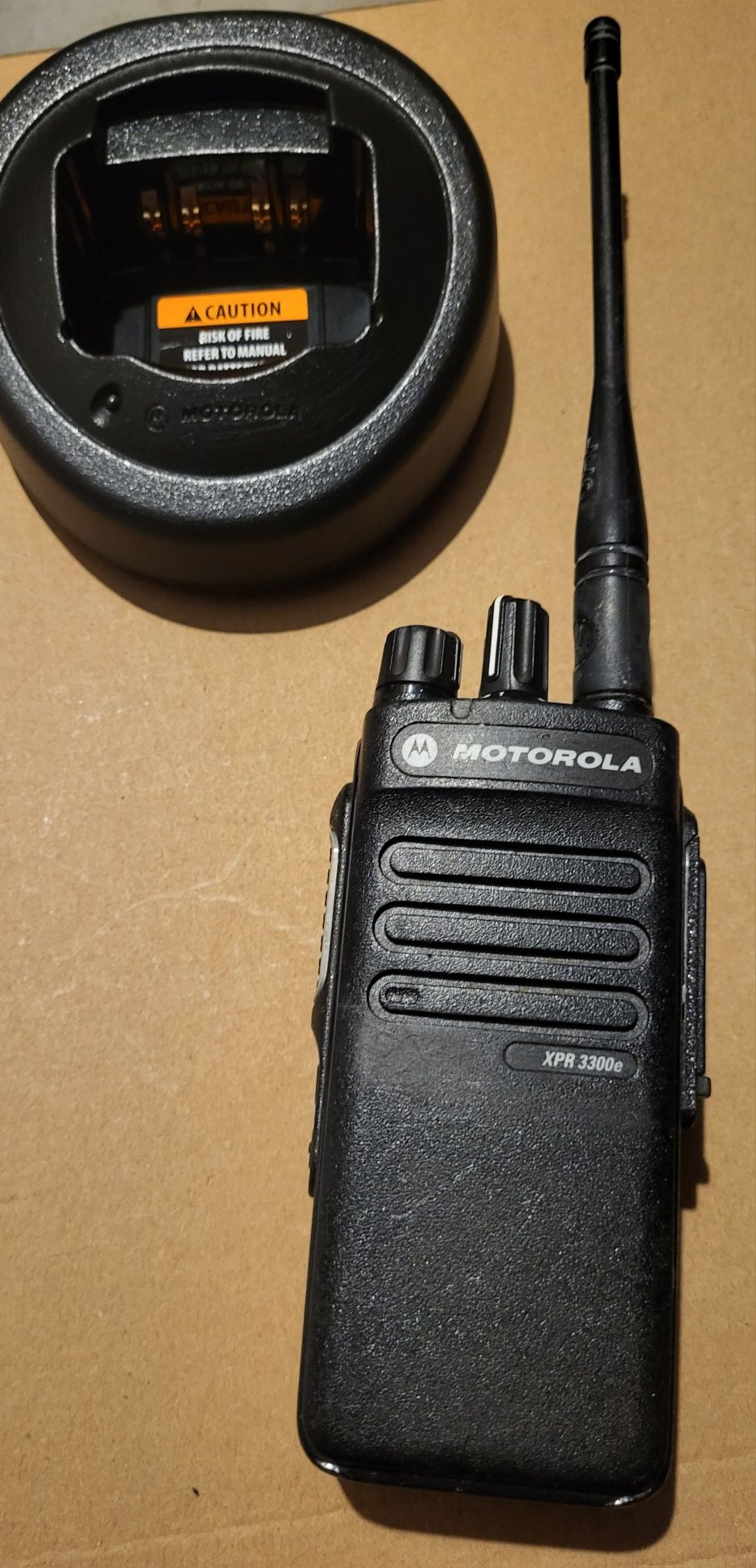 Radiotelefon Motorola XPR 3300e pracujący w paśmie UHF