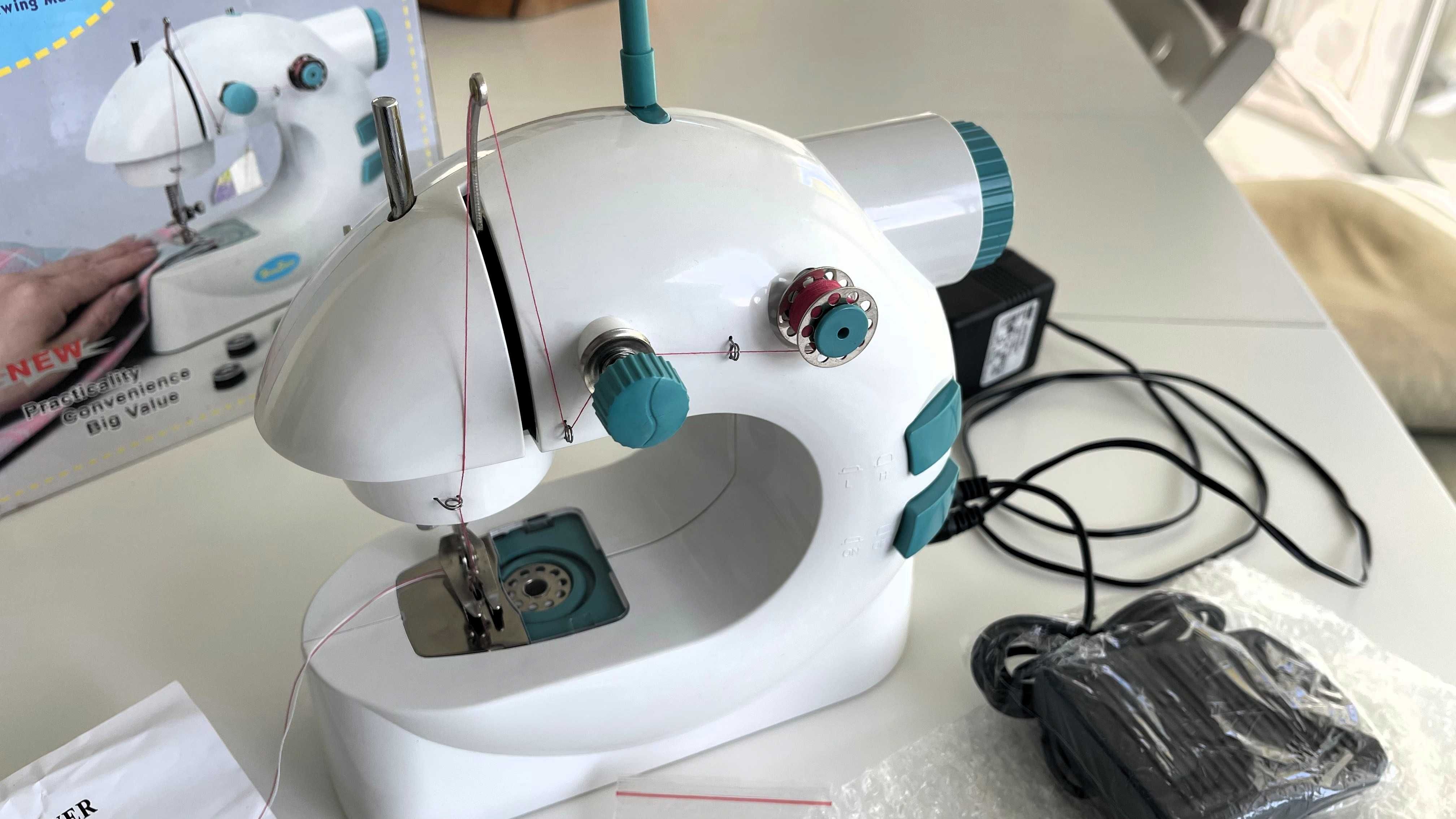 Mini máquina de costura electrica, com pedal. NOVA!