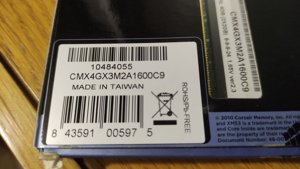 4GB RAM DDR3 (2x2GB) - Corsair XMS364586474976257124