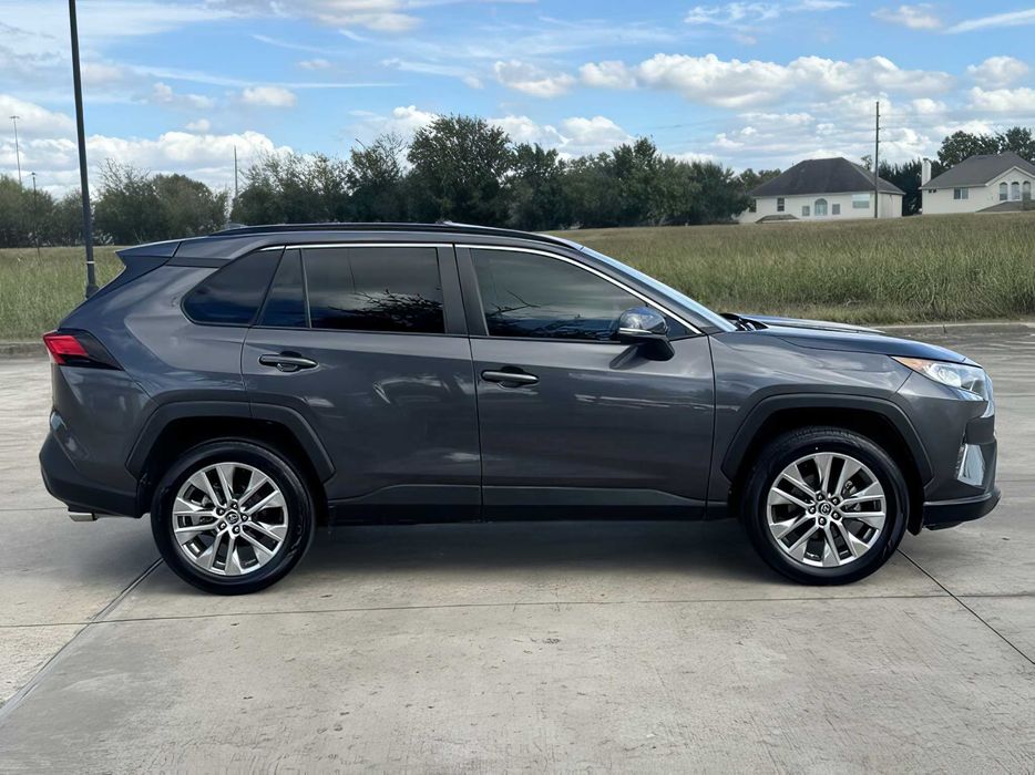 Toyota RAV4      2019