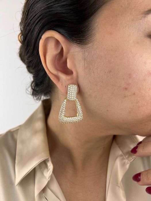 Brinco Glamour Cristalizado: O Brilho que Você Merece