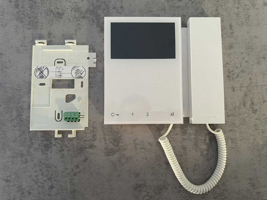 Vídeo Porteiro Comelit 6701W Ecrã a cores de 4,3”, 2 fios Simplebus2