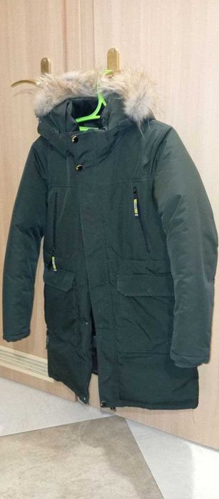 Продам зимнюю куртку на мальчика