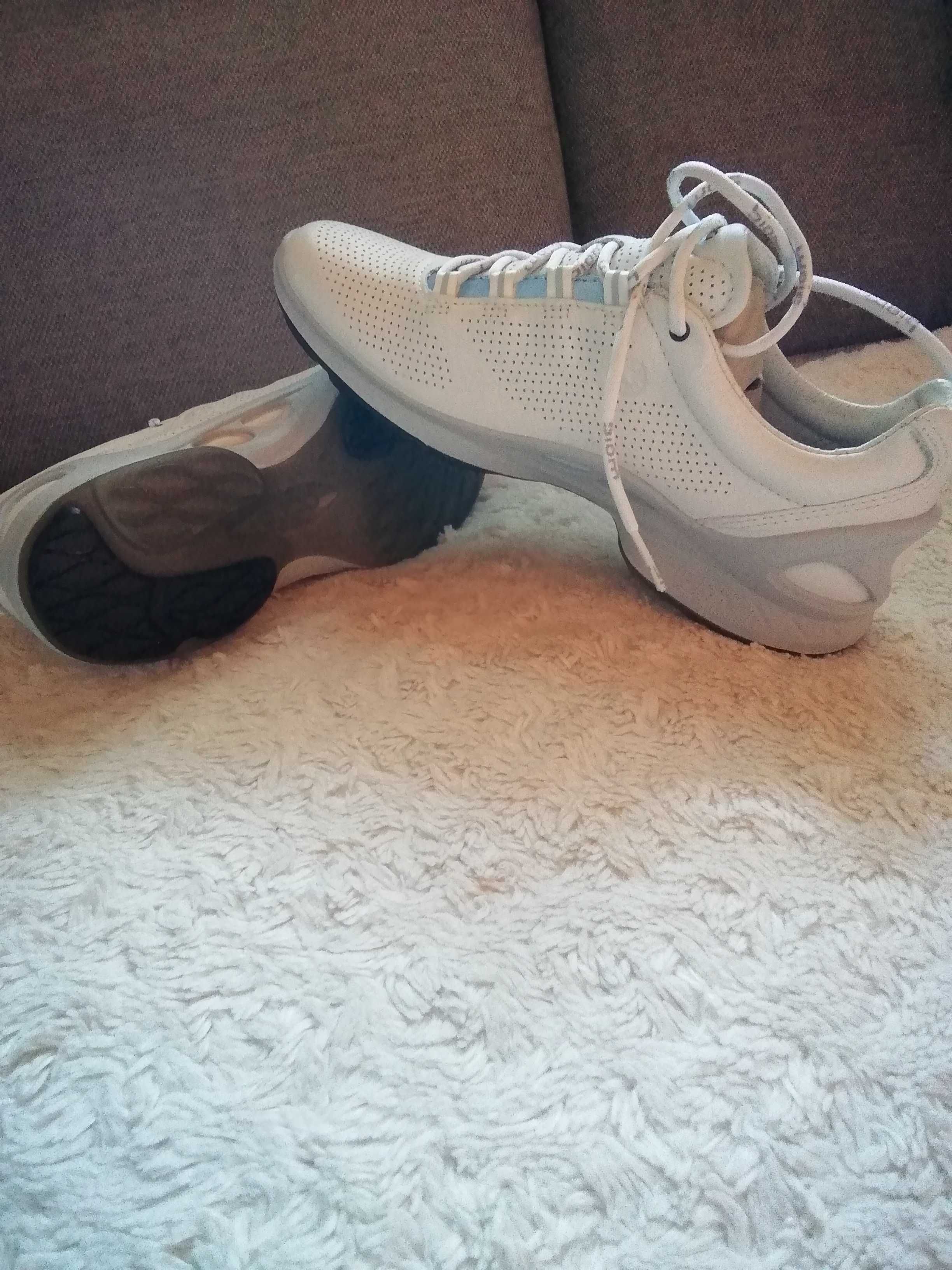 Buty sportowe damskie EccoBiom Fjuel 007