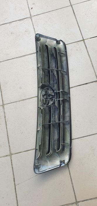 Решётка tayota avensis verso t22